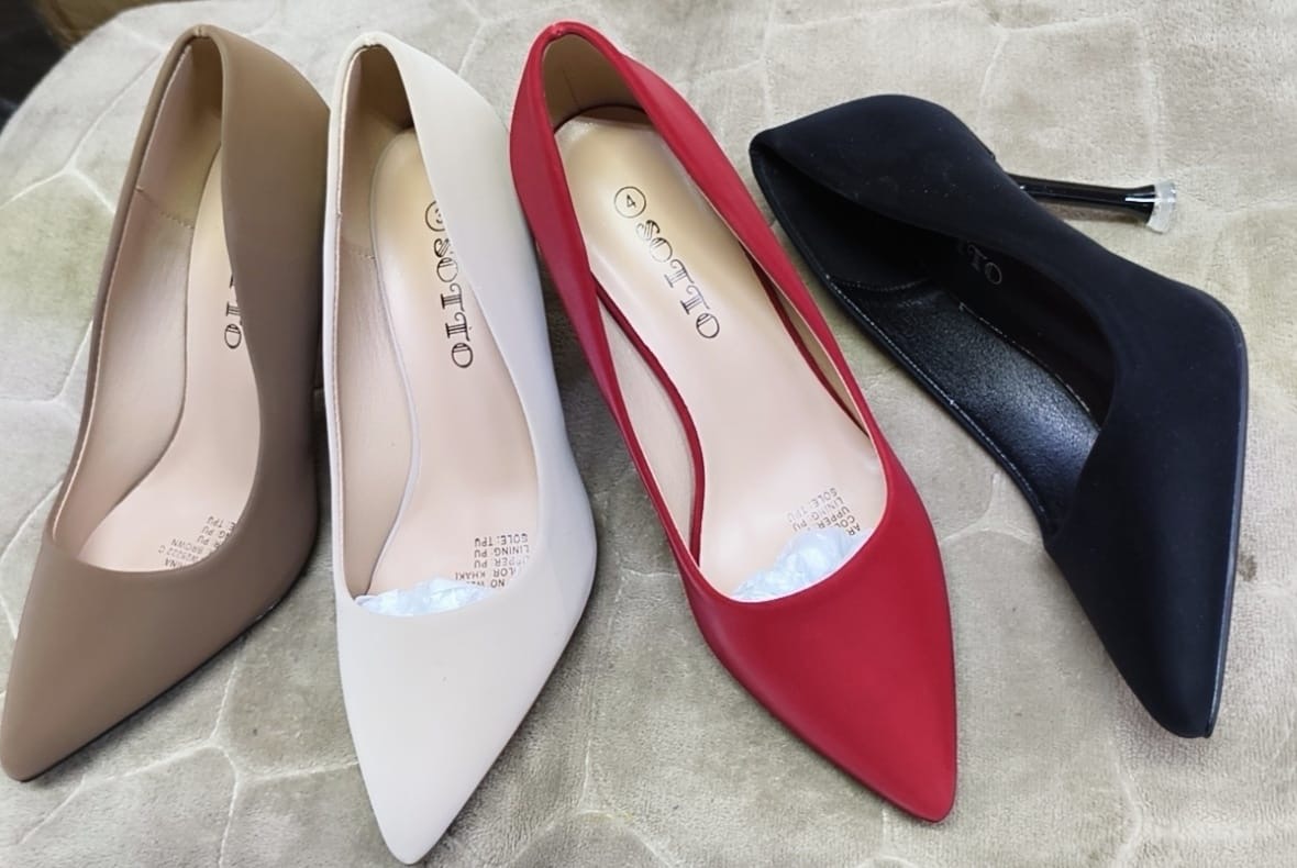 Classic Pointed Pumps